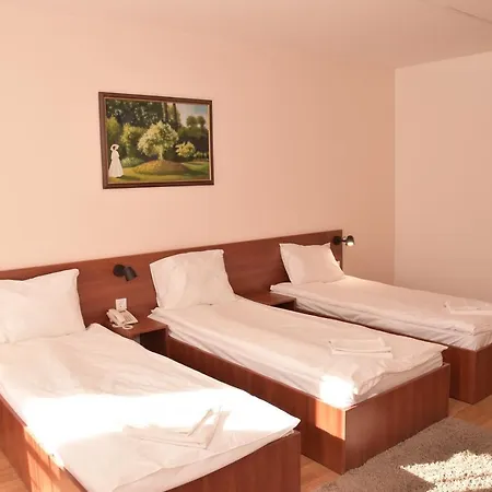 Triple M Otel