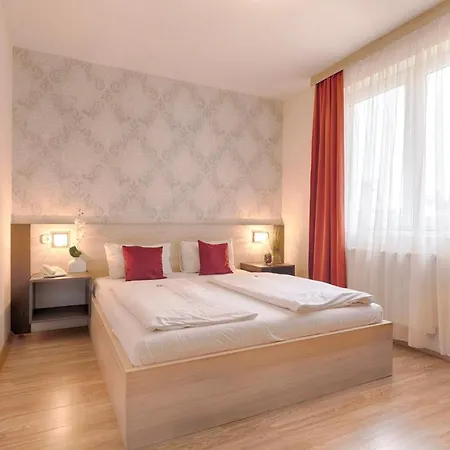 Triple M Hotel 3*