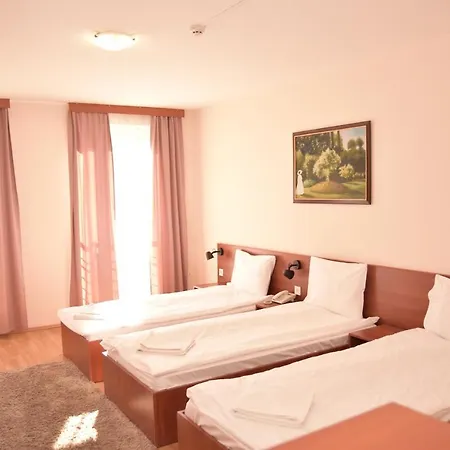 Triple M Hotel 3*